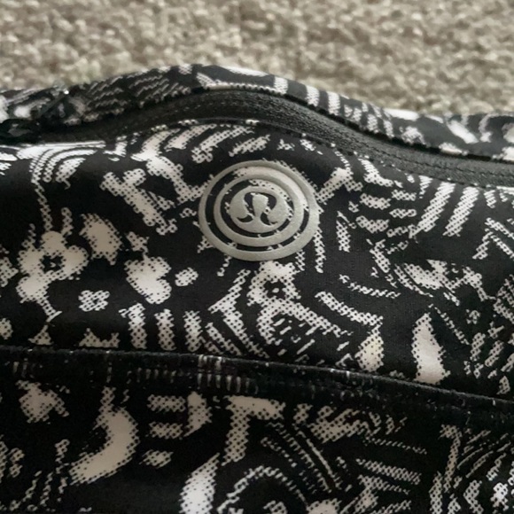 Lululemon seawheeze shorts - Picture 3 of 4